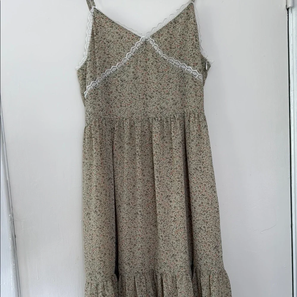 Green Tiered Ruffled Midi Sundress - Picture 3 of 9